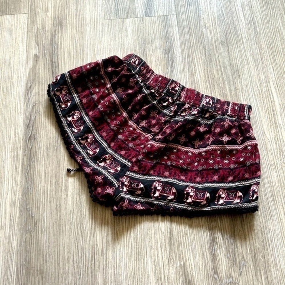 🛍️ 2/$12
BLUENOTES comfy boho shorts. Elastic waistband & drawstring. Fringe hem - Picture 3 of 3